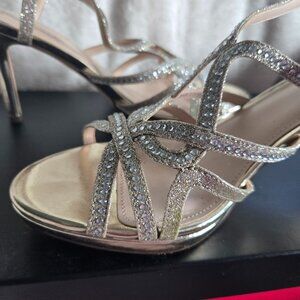 Size 8.5 Gold Rhinestone Jeweled Heels